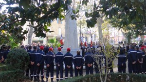 Jardin de la mairie, devant les monument aux morts.