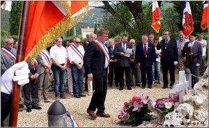 Dépôt de la gerbe de la Mairie par Mr le Maire Jérôme Roger