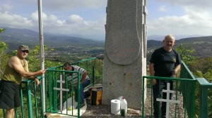 Peinture des grilles du monument de Fontjun 